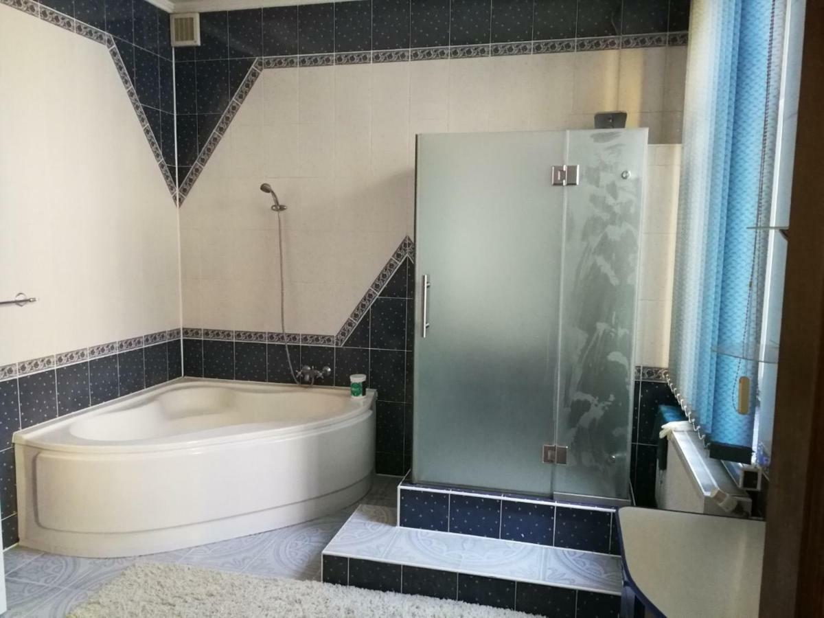 Затишна Квартира В Центрі Міста Ternopil Extérieur photo